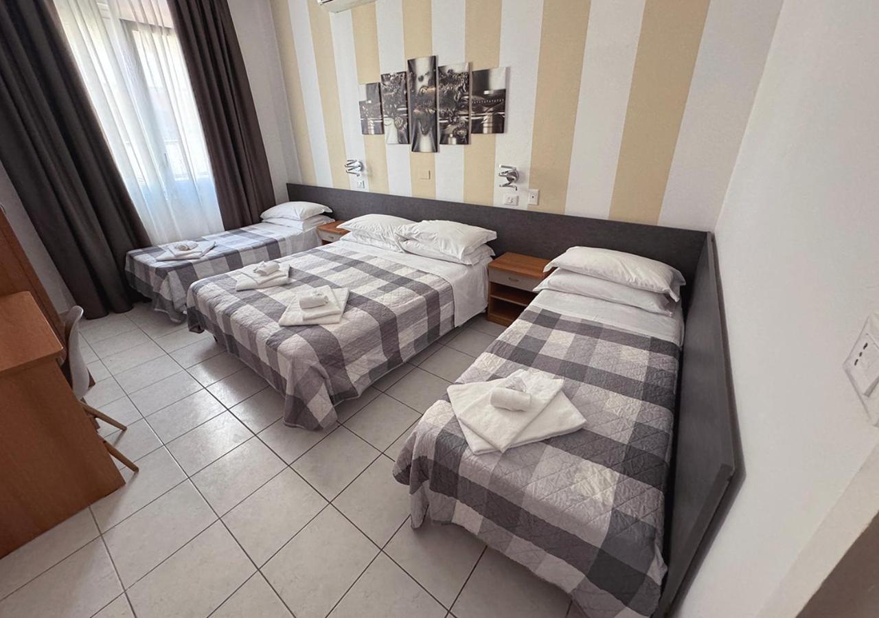 Chiama Hotel Rimini Bagian luar foto